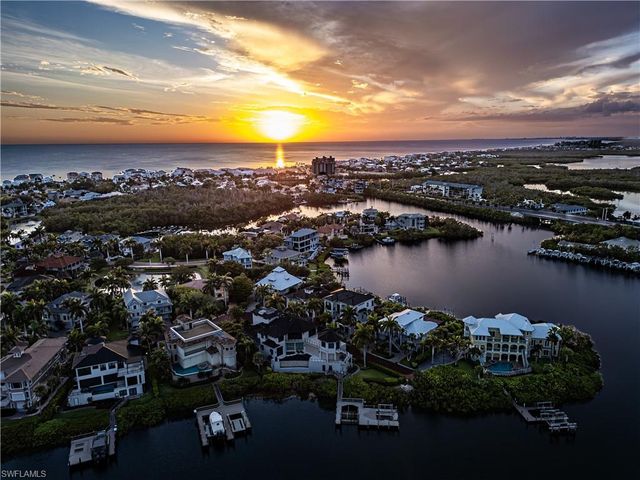 201 San Mateo DR, Bonita Springs, FL 34134