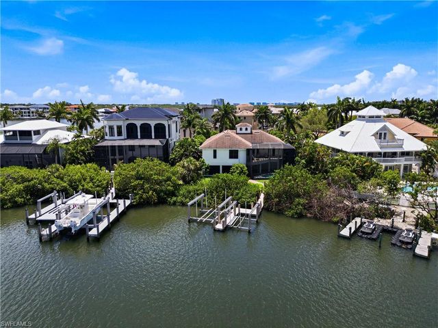 201 San Mateo DR, Bonita Springs, FL 34134