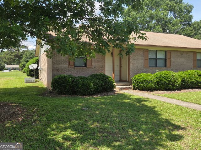 8437 Pineland Drive, Jonesboro, GA 30238