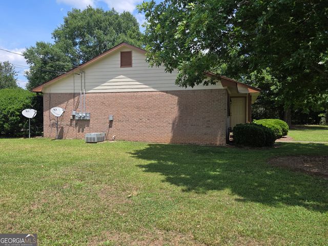 8437 Pineland Drive, Jonesboro, GA 30238