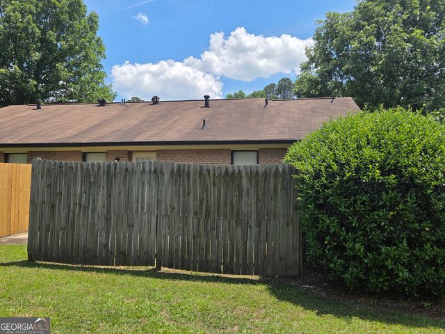 8437 Pineland Drive, Jonesboro, GA 30238