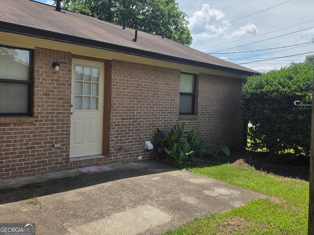 8437 Pineland Drive, Jonesboro, GA 30238