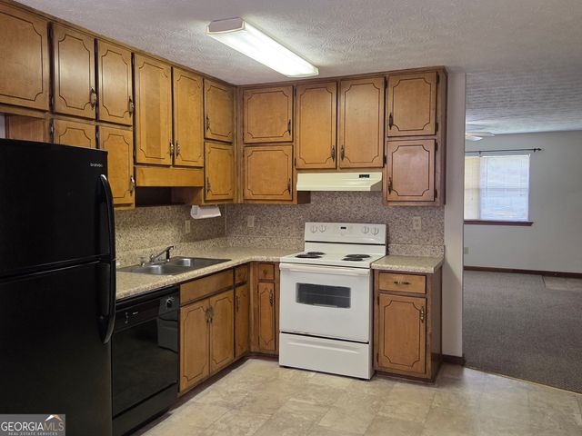 8437 Pineland Drive, Jonesboro, GA 30238