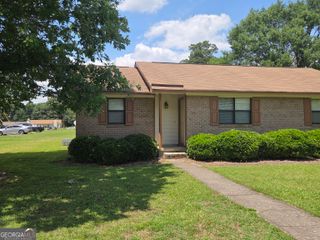 8437 Pineland Drive, Jonesboro, GA 30238