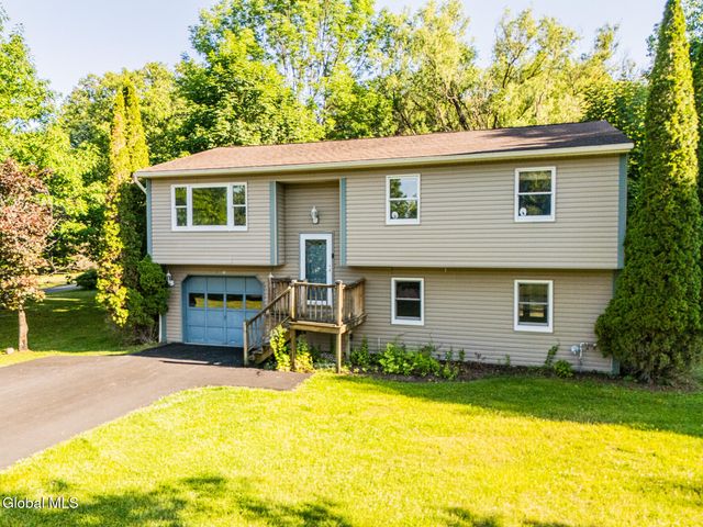 6 Chesterwood Court, Ballston Spa, NY 12020