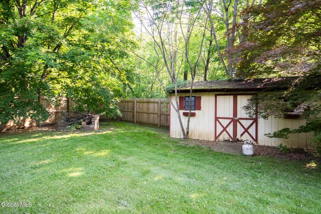 6 Chesterwood Court, Ballston Spa, NY 12020