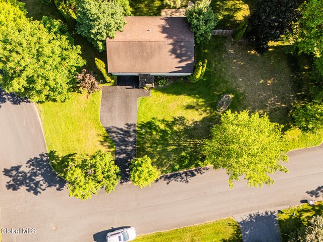 6 Chesterwood Court, Ballston Spa, NY 12020
