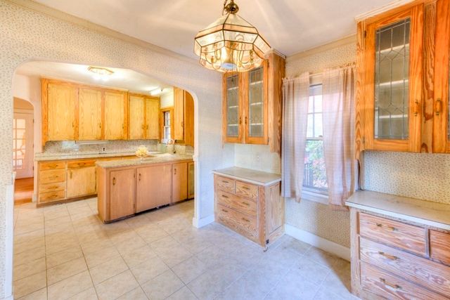 24 Hadwen Road, Worcester, MA 01602