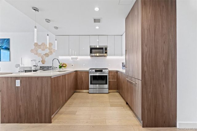 13101 40th Road PH3T, Flushing, NY 11354