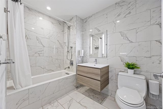13101 40th Road PH3T, Flushing, NY 11354