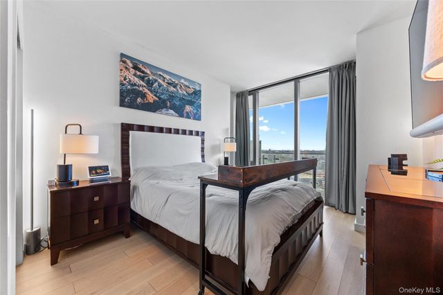 13101 40th Road PH3T, Flushing, NY 11354