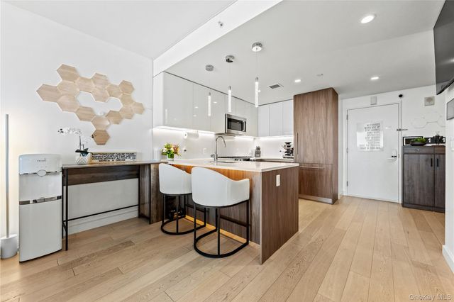 13101 40th Road PH3T, Flushing, NY 11354
