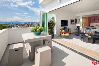 855 1/2 Hyperion Ave, Los Angeles, CA 90029