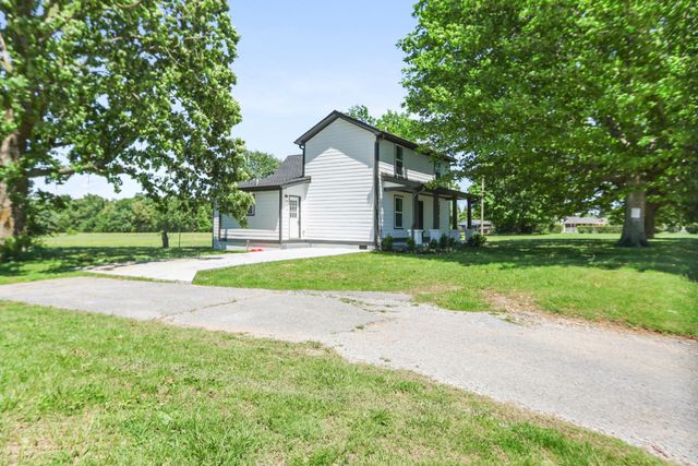 2465 Highway 52, E, Portland, TN 37148
