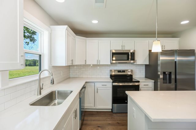 2465 Highway 52, E, Portland, TN 37148