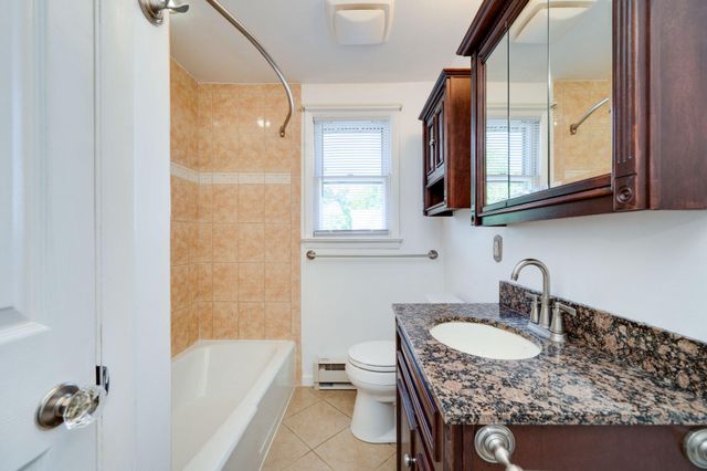 4 S BUTTONWOOD ST, Fleetwood, PA 19522