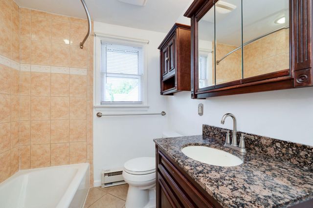 4 S BUTTONWOOD ST, Fleetwood, PA 19522