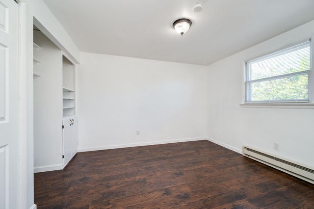 4 S BUTTONWOOD ST, Fleetwood, PA 19522