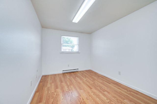 4 S BUTTONWOOD ST, Fleetwood, PA 19522