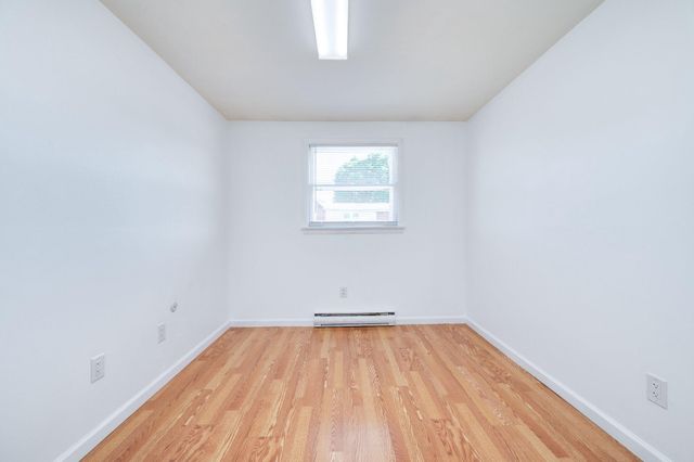 4 S BUTTONWOOD ST, Fleetwood, PA 19522