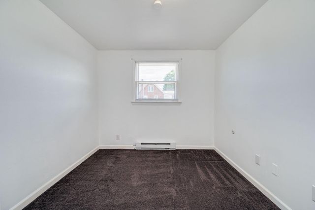 4 S BUTTONWOOD ST, Fleetwood, PA 19522