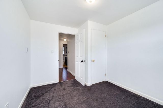 4 S BUTTONWOOD ST, Fleetwood, PA 19522