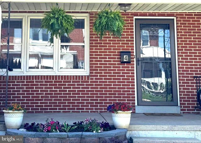 4 S BUTTONWOOD ST, Fleetwood, PA 19522