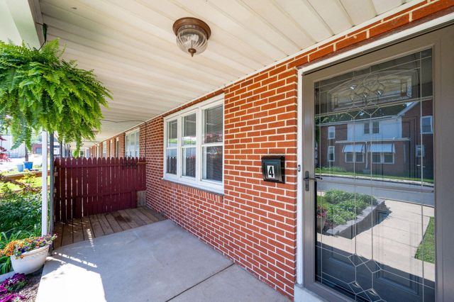 4 S BUTTONWOOD ST, Fleetwood, PA 19522