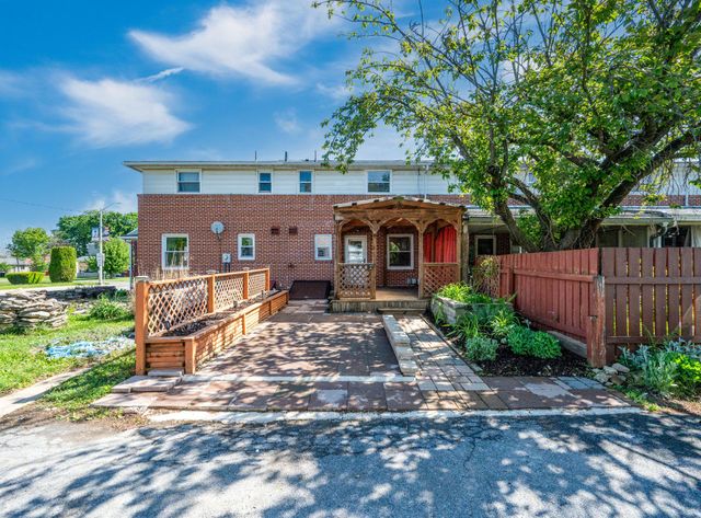 4 S BUTTONWOOD ST, Fleetwood, PA 19522
