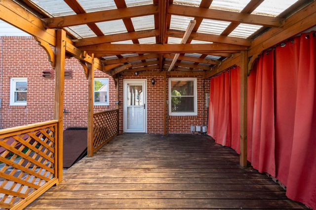 4 S BUTTONWOOD ST, Fleetwood, PA 19522