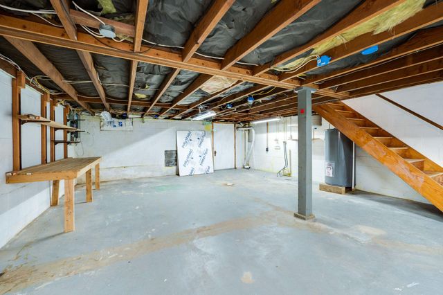 4 S BUTTONWOOD ST, Fleetwood, PA 19522