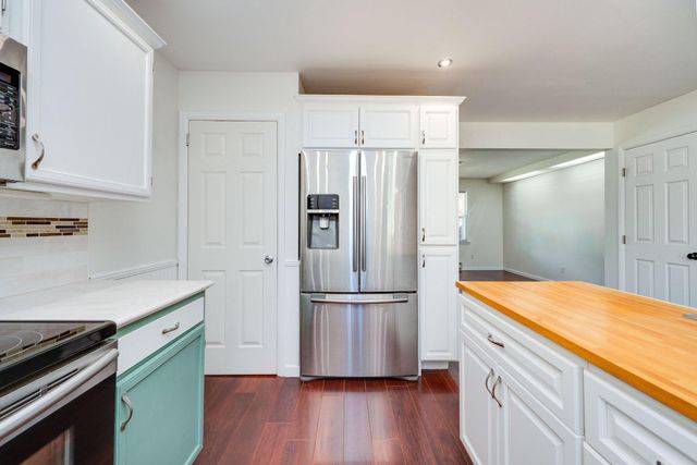 4 S BUTTONWOOD ST, Fleetwood, PA 19522
