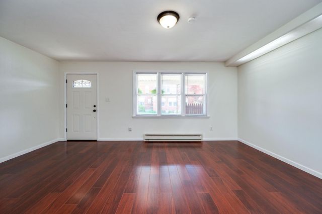 4 S BUTTONWOOD ST, Fleetwood, PA 19522