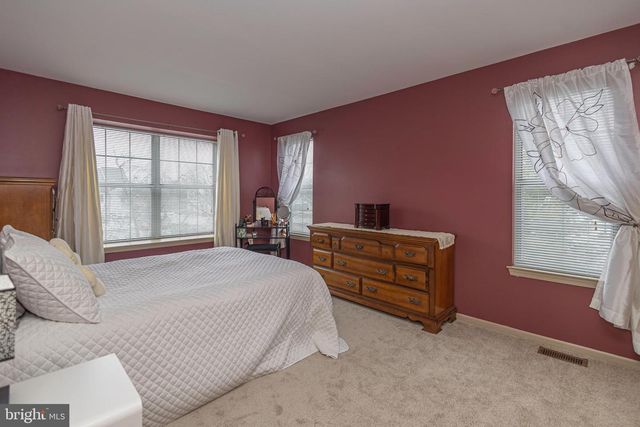 512 MEWS DR, Sellersville, PA 18960