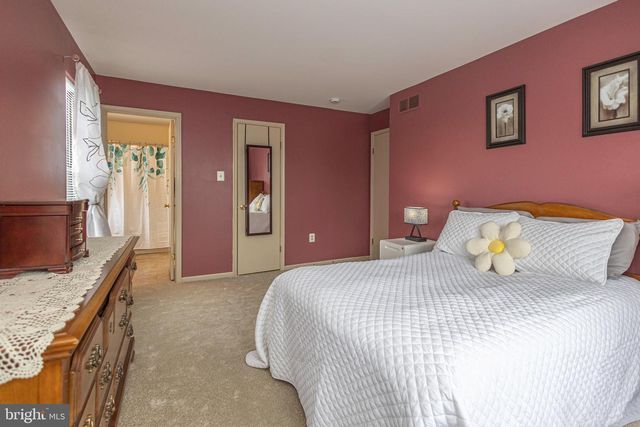 512 MEWS DR, Sellersville, PA 18960