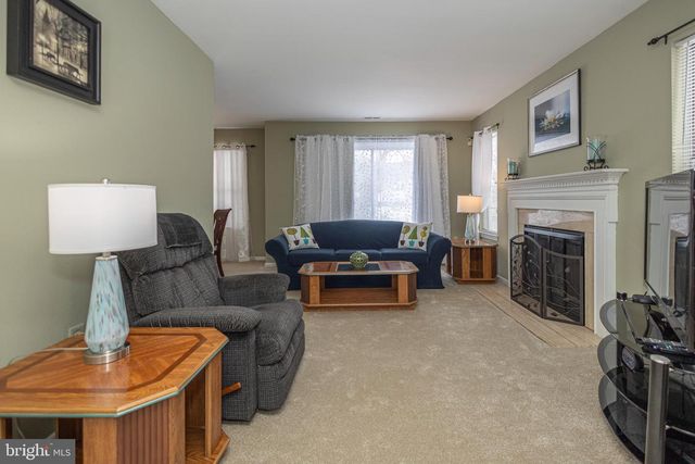 512 MEWS DR, Sellersville, PA 18960