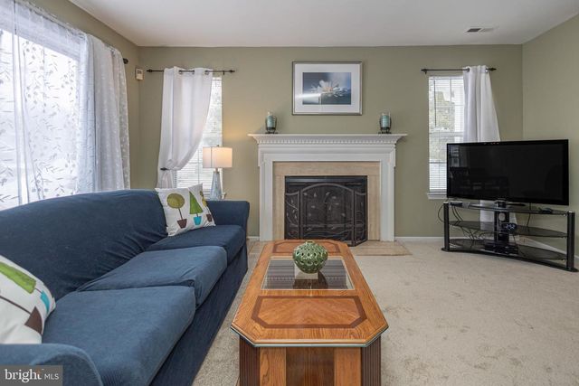 512 MEWS DR, Sellersville, PA 18960