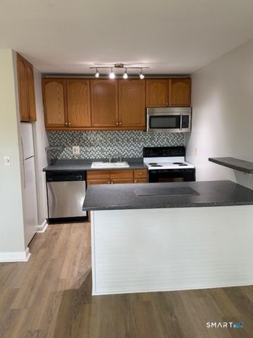239 Old Farms Road 16D, Avon, CT 06001
