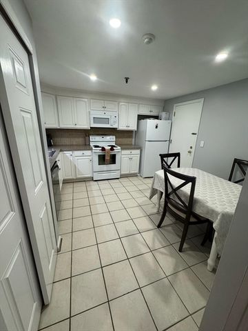 53 Swanson Ct 21c, Boxborough, MA 01719