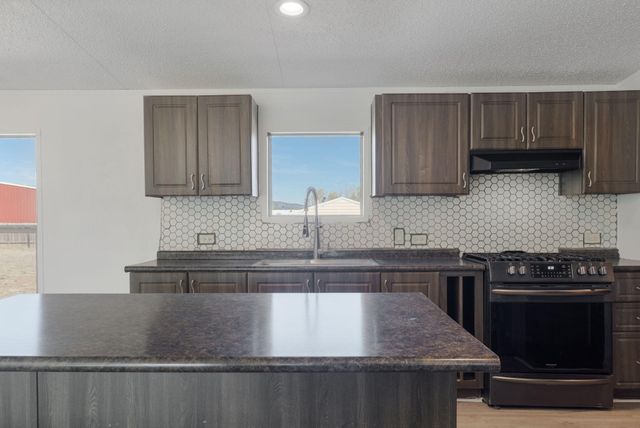 6 Thunderchief Lane, Edgewood, NM 87015