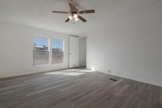 6 Thunderchief Lane, Edgewood, NM 87015