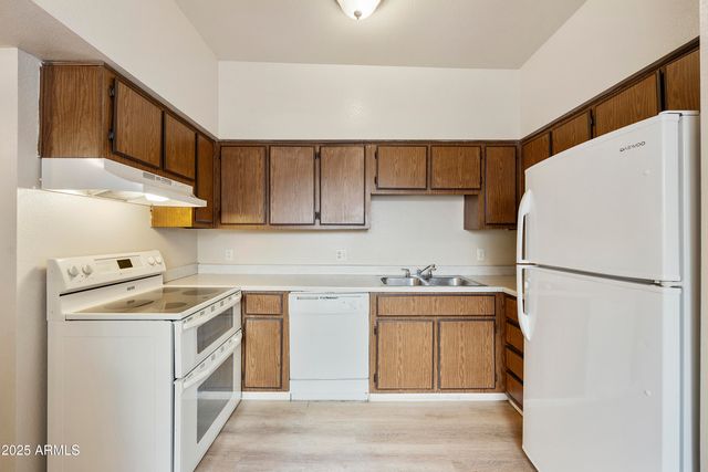 2837 E MARCONI Avenue, Phoenix, AZ 85032