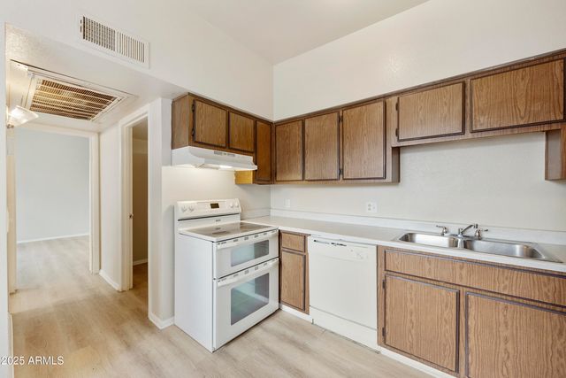 2837 E MARCONI Avenue, Phoenix, AZ 85032
