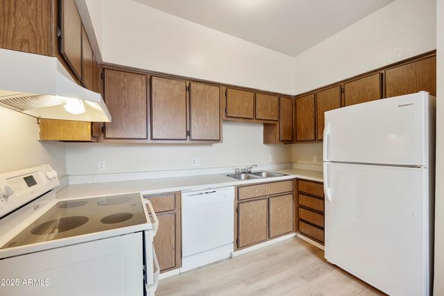 2837 E MARCONI Avenue, Phoenix, AZ 85032