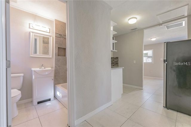 5106 W RICHARDSON AVENUE B, Tampa, FL 33616