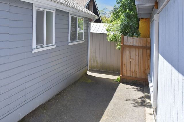 408 9th Avenue SE, Olympia, WA 98501