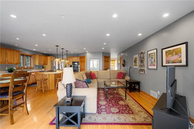 315 Thorn St, Sewickley, PA 15143