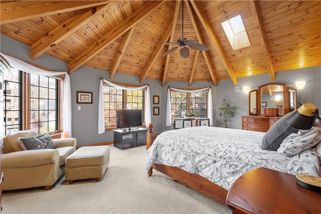 315 Thorn St, Sewickley, PA 15143