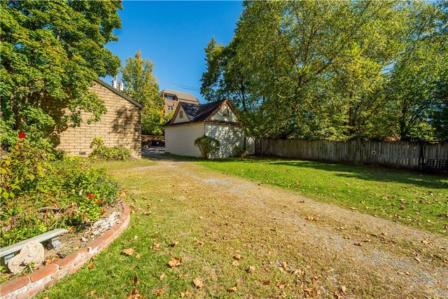 315 Thorn St, Sewickley, PA 15143