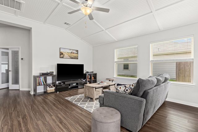 105 Balsam ST, Hutto, TX 78634
